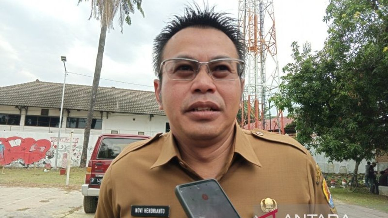 Kabupaten Cirebon berhasil menurunkan angka pengangguran sebesar 68,9 persen di tahun 2024, berkat program prioritas yang membuka peluang kerja dan meraih penghargaan dari Kemnaker RI.