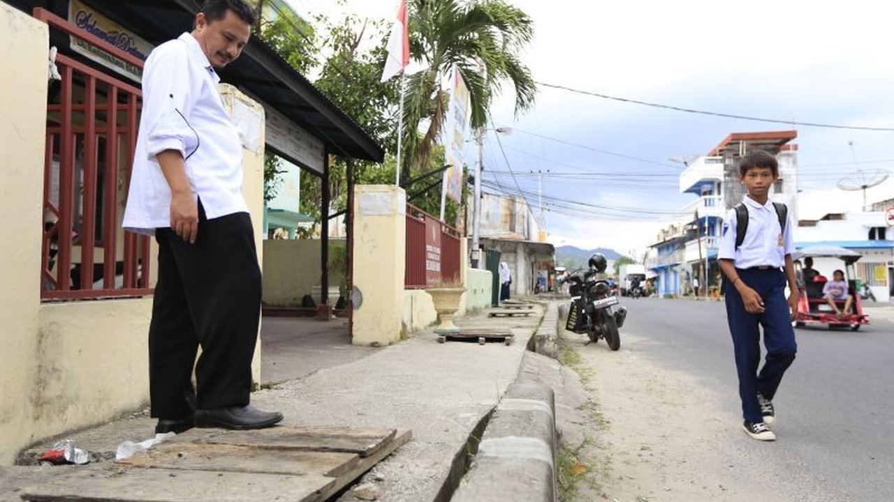 Ombudsman Republik Indonesia (ORI) Perwakilan Gorontalo menyoroti buruknya fasilitas pejalan kaki di Jalan 23 Januari, Kota Gorontalo, terutama lubang drainase yang membahayakan warga dan meminta Pemkot Gorontalo segera memperbaiki infrastruktur tersebut.