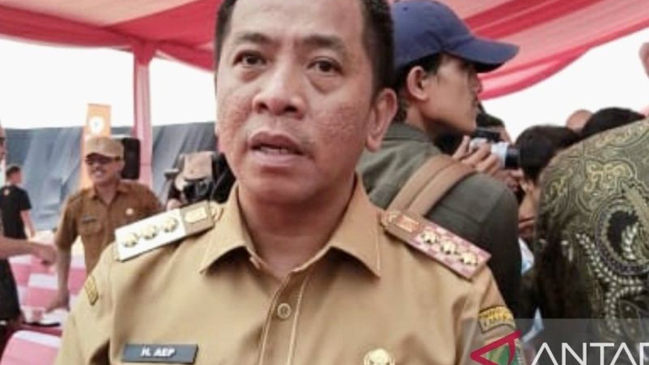 Bupati Karawang Aep Syaepuloh memastikan jalan provinsi sepanjang 91 kilometer yang rusak akan segera diperbaiki oleh Pemprov Jawa Barat, termasuk Jalan Badami-Loji yang mengalami kerusakan akibat longsor.