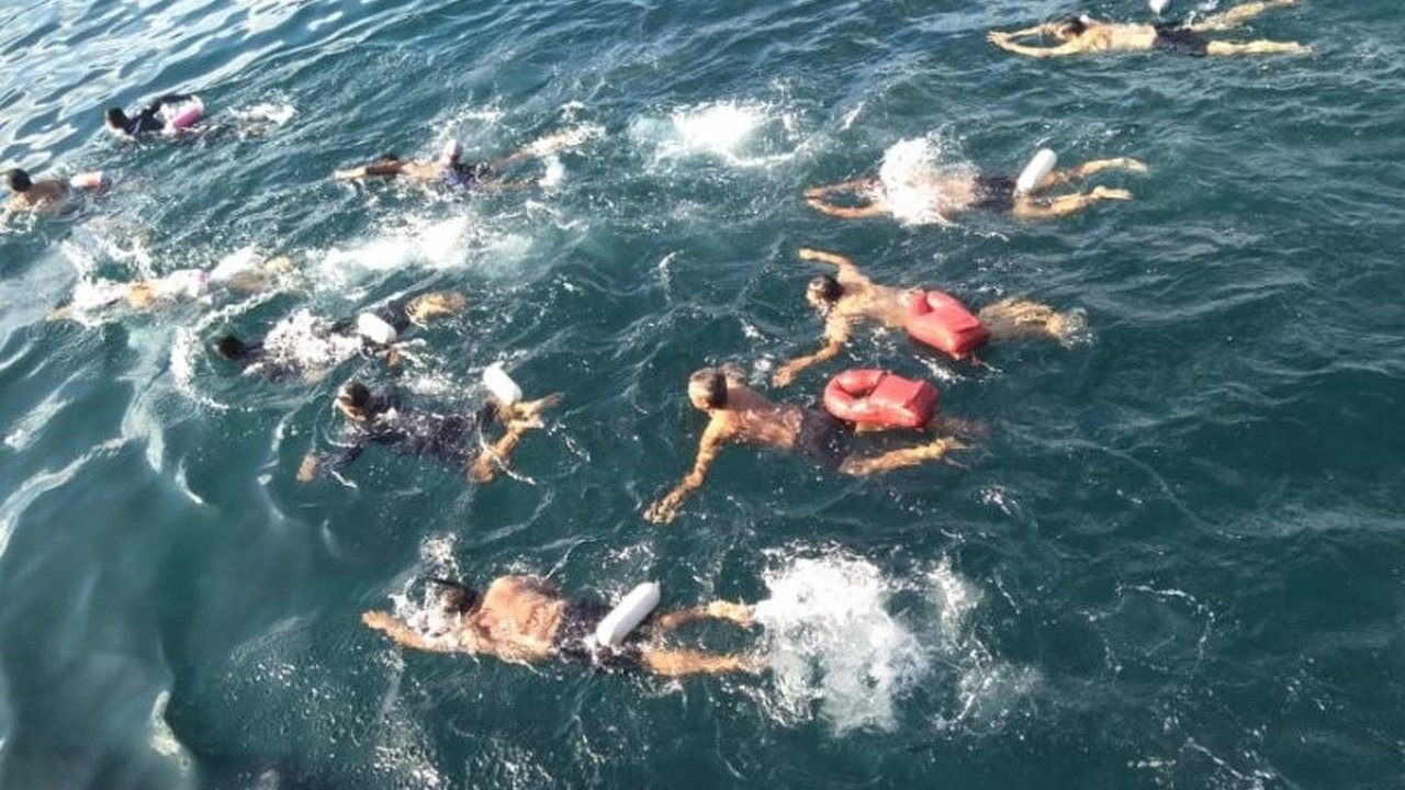 Festival Pesona Selat Lembeh (FPSL) di Bitung, Sulawesi Utara, kembali masuk dalam Kharisma Event Nusantara (KEN) 2024, menampilkan keindahan bahari, budaya lokal, dan wisata kuliner unik Kota Bitung.