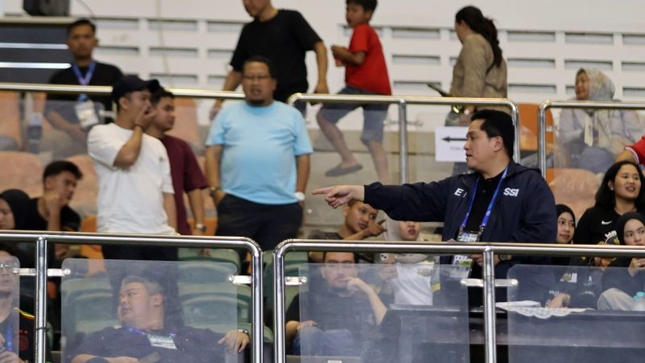 Dewa United berhasil menggeser Persija Jakarta dari posisi kedua klasemen sementara Liga 1 setelah kemenangan dramatis 2-1 atas Macan Kemayoran, sementara Persib Bandung masih kokoh di puncak.
