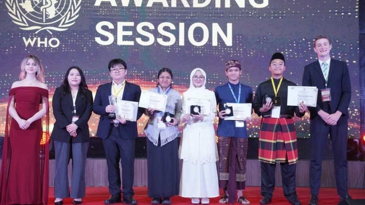 Delapan pelajar Indonesia menorehkan prestasi membanggakan dengan meraih berbagai penghargaan bergengsi dalam konferensi Asia World Model United Nations (AWMUN) X di Kuala Lumpur, Malaysia,  bersaing dengan ratusan mahasiswa internasional.