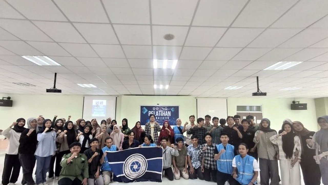 LPM Akurat UNG dan AJI Gorontalo berkolaborasi menggelar pelatihan jurnalistik untuk mahasiswa, bertujuan meningkatkan minat menulis dan pemahaman jurnalisme, menghasilkan penulis muda andal yang memberikan suara bagi yang tak bersuara serta berkontribusi