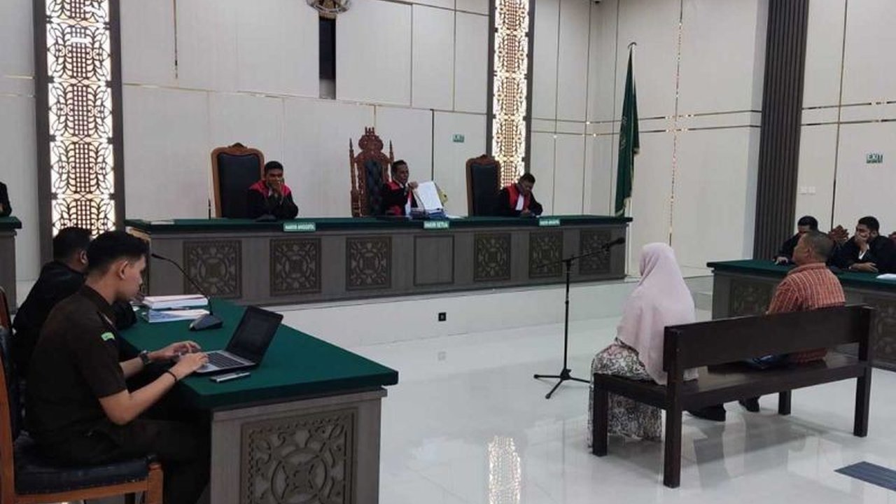 Dua pejabat Dinas Pertanian Aceh Barat divonis satu tahun penjara dan denda karena korupsi dana bantuan kedelai untuk petani tahun 2016-2017,  menurut putusan Pengadilan Tipikor Banda Aceh.