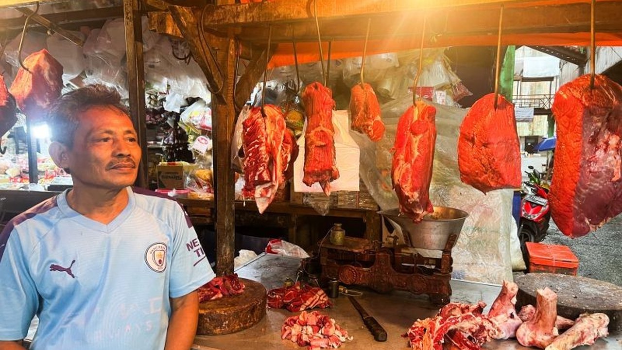 Jelang Ramadhan 2025, harga daging sapi di Pasar Minggu mencapai Rp130.000/kg, cabai rawit merah Rp70.000/kg, sementara komoditas lain relatif stabil kecuali minyak goreng yang mengalami kenaikan signifikan.