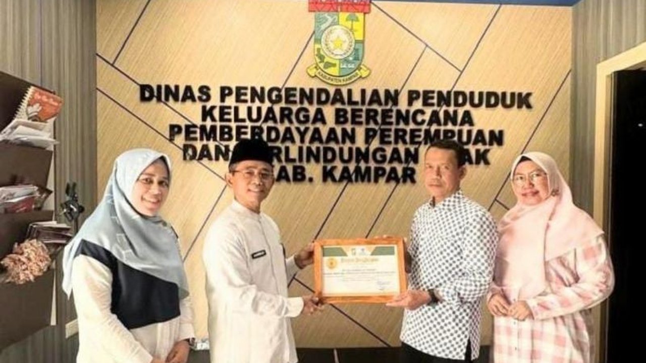 Dinas PPKBP3A Kampar bermitra dengan Baznas dalam Gerakan Orang Tua Asuh Cegah Stunting (Genting) untuk menurunkan angka stunting yang telah menunjukkan penurunan signifikan dari 32,99 persen di tahun 2019 menjadi 7,6 persen di tahun 2023.