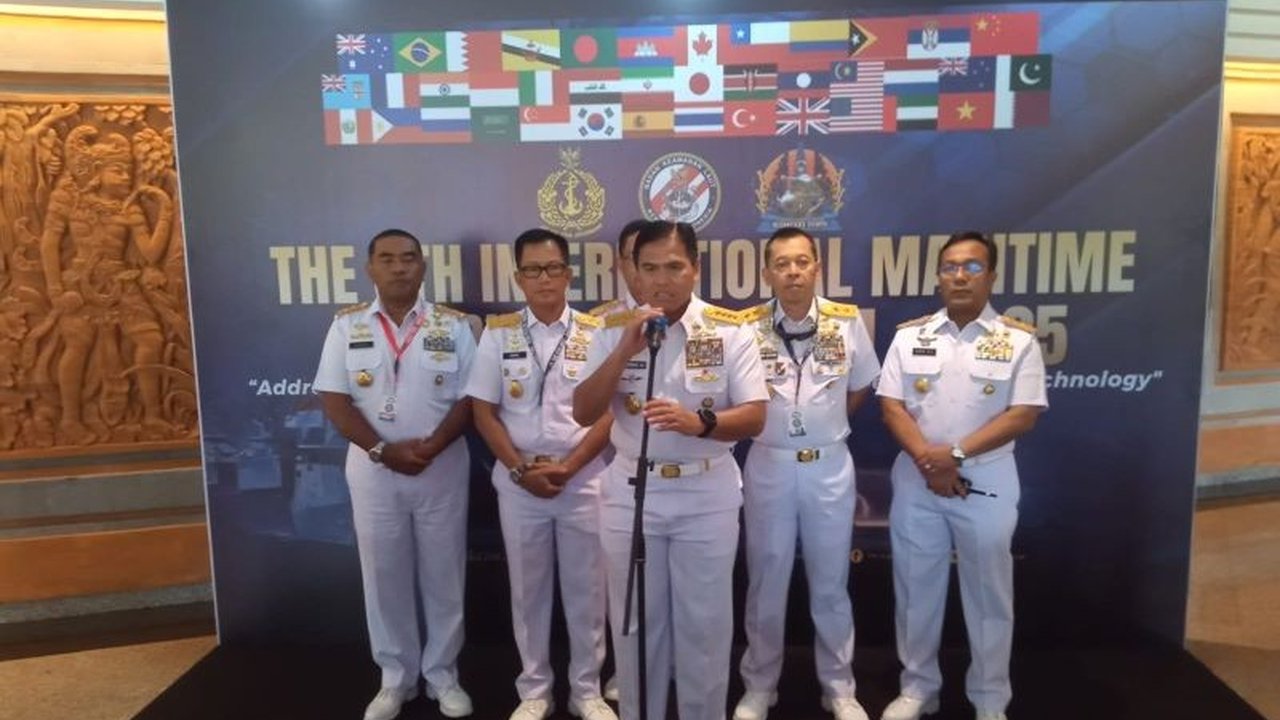 Kepala Staf TNI Angkatan Laut (KSAL) Laksamana TNI Muhammad Ali menekankan pentingnya kerja sama internasional dalam mengatasi penyelundupan, pencurian ikan ilegal, dan ancaman maritim lainnya di  International Maritime Security Symposium (IMSS).