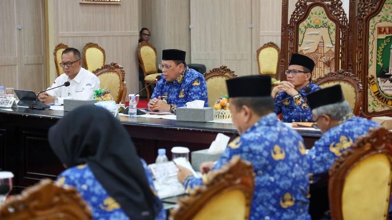 Penjabat Gubernur Banten meminta TPID Provinsi Banten dan kabupaten/kota untuk melakukan sidak dan operasi pasar guna mengantisipasi kenaikan harga pangan menjelang Ramadhan, setelah inflasi Januari 2025 turun akibat diskon listrik.