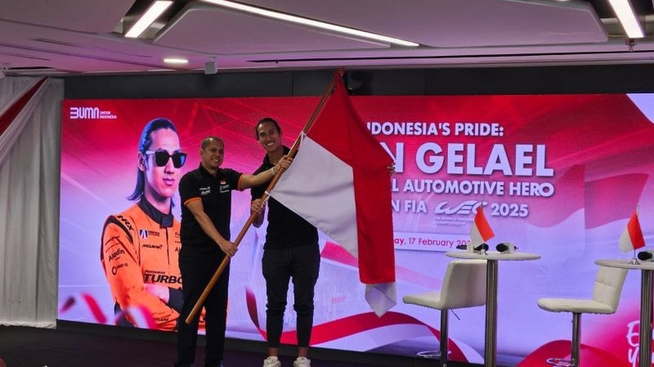 Pembalap Sean Gelael berbagi pengalaman dan inspirasinya di dunia balap profesional kepada pelajar SMK dan mahasiswa di Jakarta, menekankan pentingnya kerja keras, kerja tim, dan mengejar mimpi.