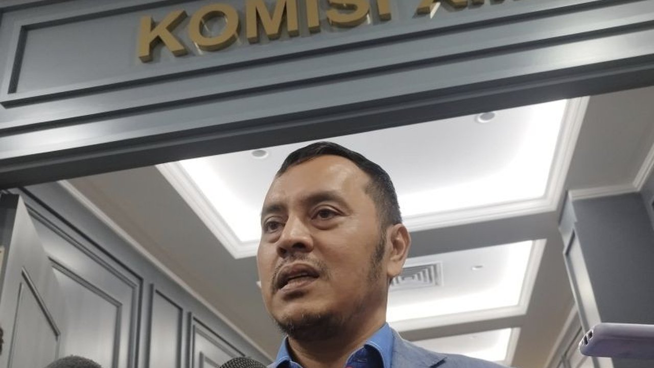 Ketua Komisi XIII DPR RI Willy Aditya menegaskan Indonesia menganut sistem kewarganegaraan tunggal dan mengajak warga negara untuk berperan aktif membangun bangsa, menanggapi tren #KaburAjaDulu di media sosial.