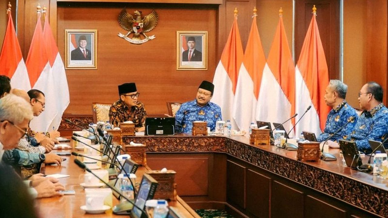 Kementerian Sosial dan Kementerian Desa Pembangunan Daerah Tertinggal berkolaborasi untuk memberantas kemiskinan ekstrem di desa-desa di Indonesia, memanfaatkan data DTSEN dan anggaran Dana Desa.