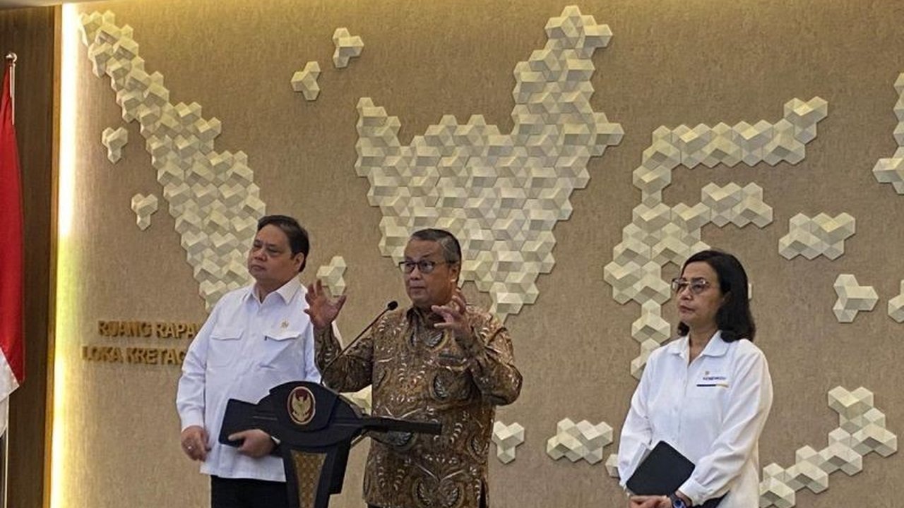 Kebijakan devisa hasil ekspor sumber daya alam (DHE SDA) terbaru memberikan dampak positif signifikan terhadap perekonomian Indonesia, terutama dalam meningkatkan pembiayaan dan stabilisasi nilai tukar rupiah.