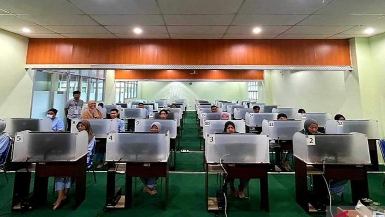 Fakultas Kedokteran Universitas Negeri Gorontalo (UNG) sukses menggelar Uji Kompetensi Mahasiswa Program Profesi Dokter (UKMPPD) untuk angkatan pertama, menandai tonggak sejarah mencetak lulusan dokter baru.