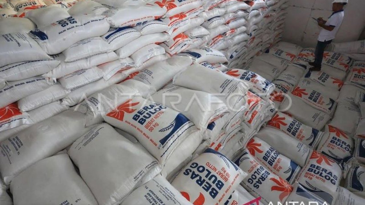 Perum Bulog Aceh memastikan stok beras mencapai 30 ribu ton, cukup untuk memenuhi kebutuhan hingga Idul Fitri 1446 H, bahkan penyerapan gabah dari petani terus dilakukan.