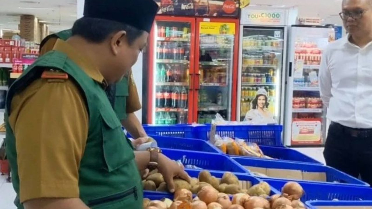 Pemkot Bandarlampung memastikan stok 11 bahan pangan pokok aman dan tercukupi hingga Ramadhan 2025, termasuk beras, jagung, bawang merah, dan lainnya.