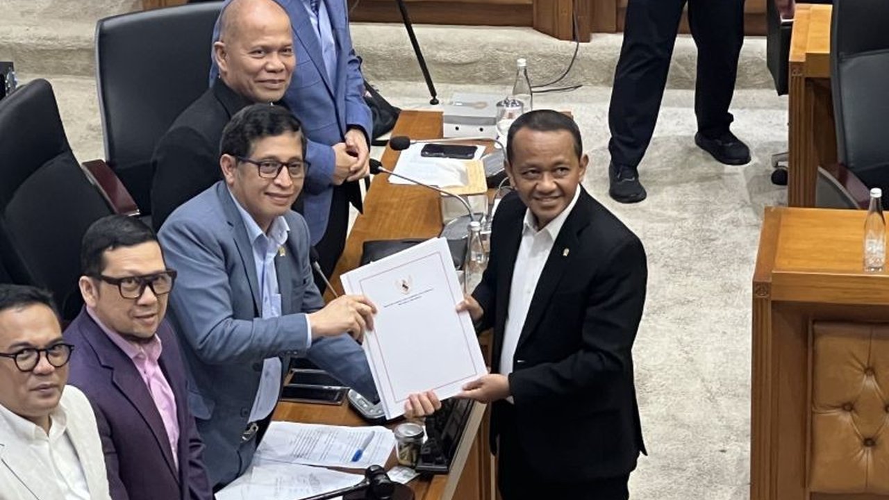 Badan Legislasi DPR RI dan Pemerintah menyetujui RUU Perubahan Keempat UU Minerba untuk dibahas di Rapat Paripurna DPR, Selasa (18/2), dengan tujuan utama pemberdayaan masyarakat dan revisi putusan MK.