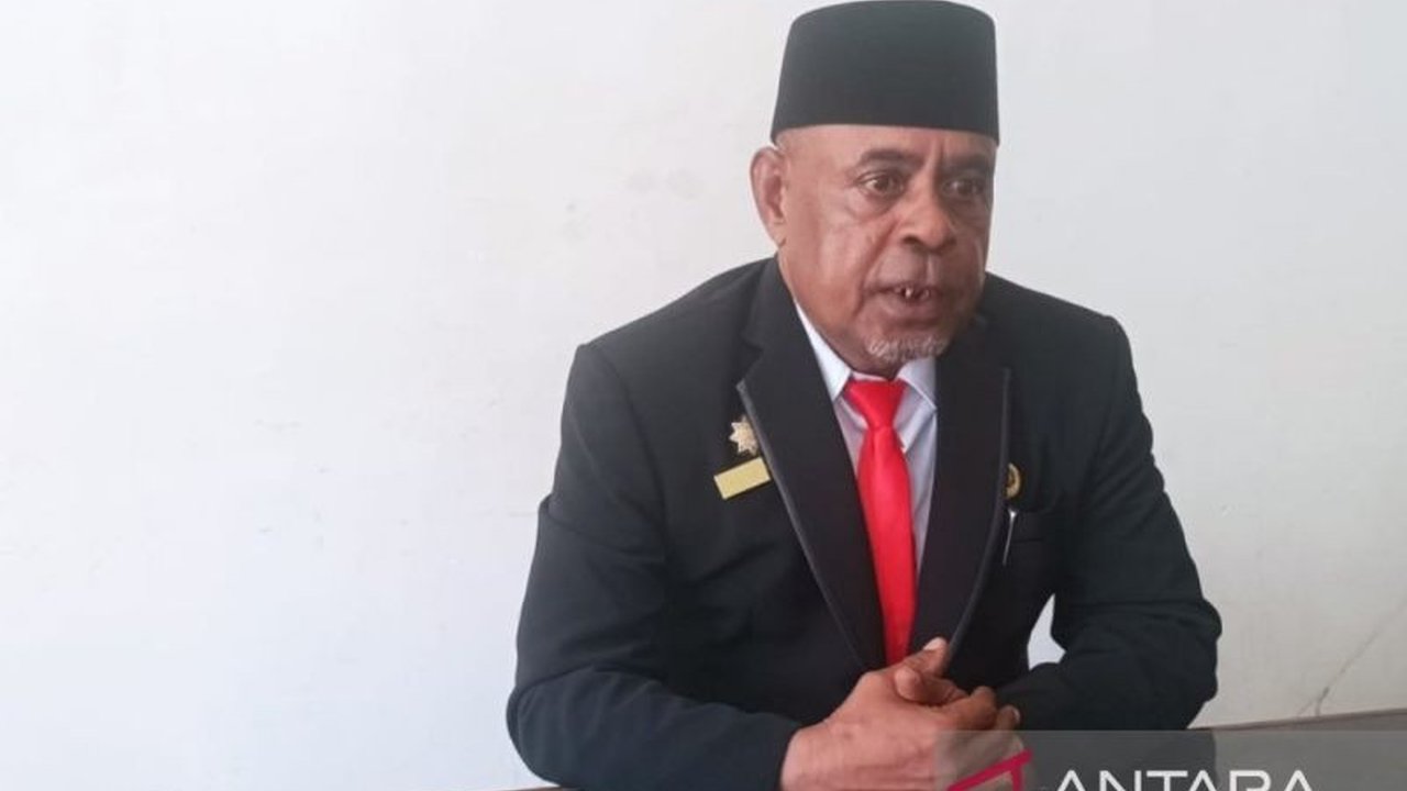 Pemerintah Kabupaten Supiori, Papua, mengajak DPRK baru untuk memprioritaskan peningkatan kesejahteraan masyarakat asli Papua (OAP) di 38 kampung pada tahun 2025, dengan fokus pada pelayanan dasar kesehatan, pendidikan, infrastruktur, dan pemberdayaan eko