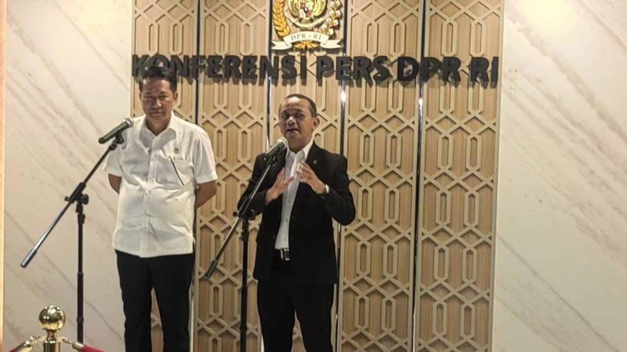 Ketua Umum Partai Golkar, Bahlil Lahadalia, mendukung wacana koalisi permanen Koalisi Indonesia Maju (KIM) Plus hingga 2029 sebagai upaya untuk menciptakan stabilitas pemerintahan yang kuat dan efektif.