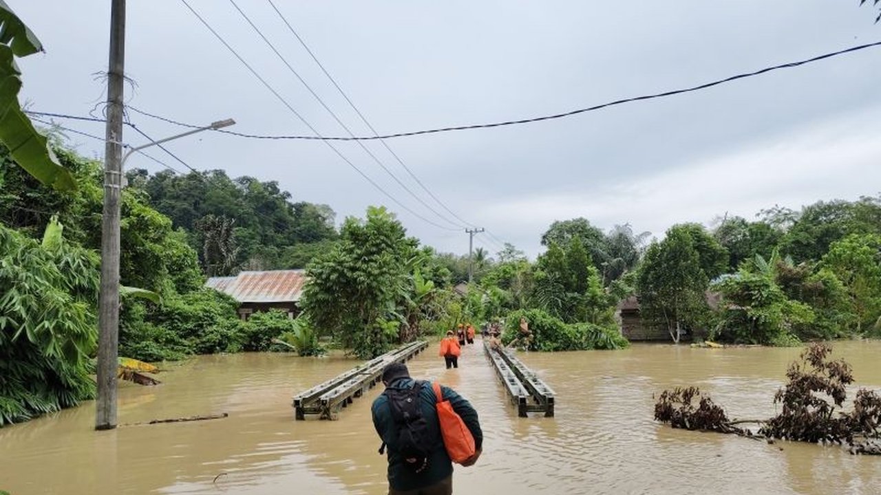 Hujan deras mengakibatkan banjir di Desa Beramban dan Desa Miawa, Kabupaten Tapin, Kalimantan Selatan pada Senin pagi, 17 Februari 2024,  mengakibatkan 8 KK di Desa Beramban terdampak.