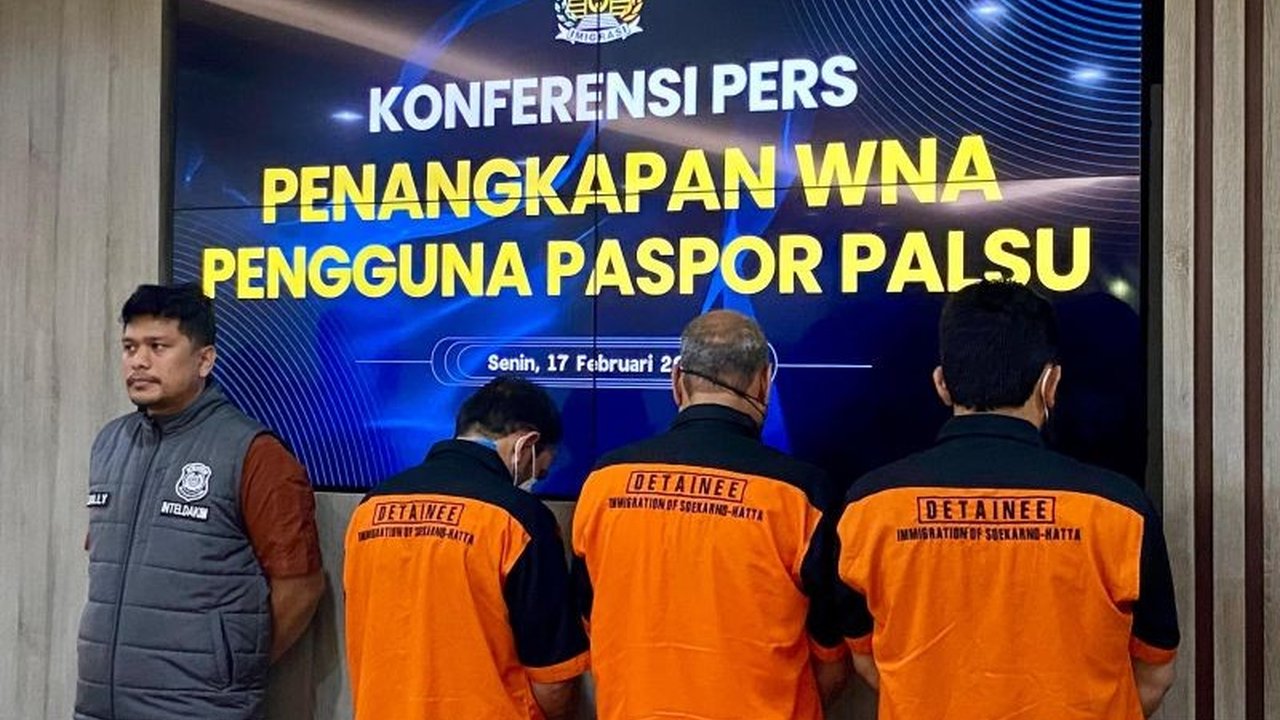 Ditjen Imigrasi meningkatkan pengawasan WNA setelah tiga warga Pakistan tertangkap menggunakan paspor Prancis palsu di Bandara Soekarno-Hatta, Jakarta, dan terancam hukuman 5 tahun penjara serta denda.