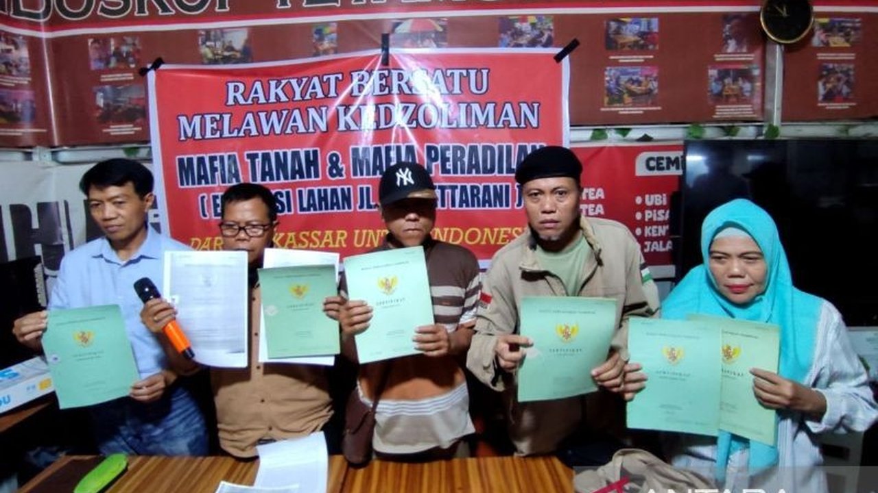 Kuasa hukum ahli waris lahan Gedung Hamrawati Makassar meminta Presiden Prabowo turun tangan terkait dugaan mafia tanah setelah lahan seluas 12.932 meter persegi dieksekusi, meskipun mereka memiliki sertifikat hak milik yang sah.