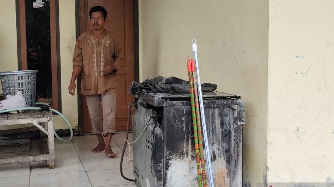 Pasangan suami istri di Cianjur mengalami luka bakar serius akibat ledakan tabung gas di rumah mereka, dan kini tengah menjalani perawatan medis di rumah sakit.