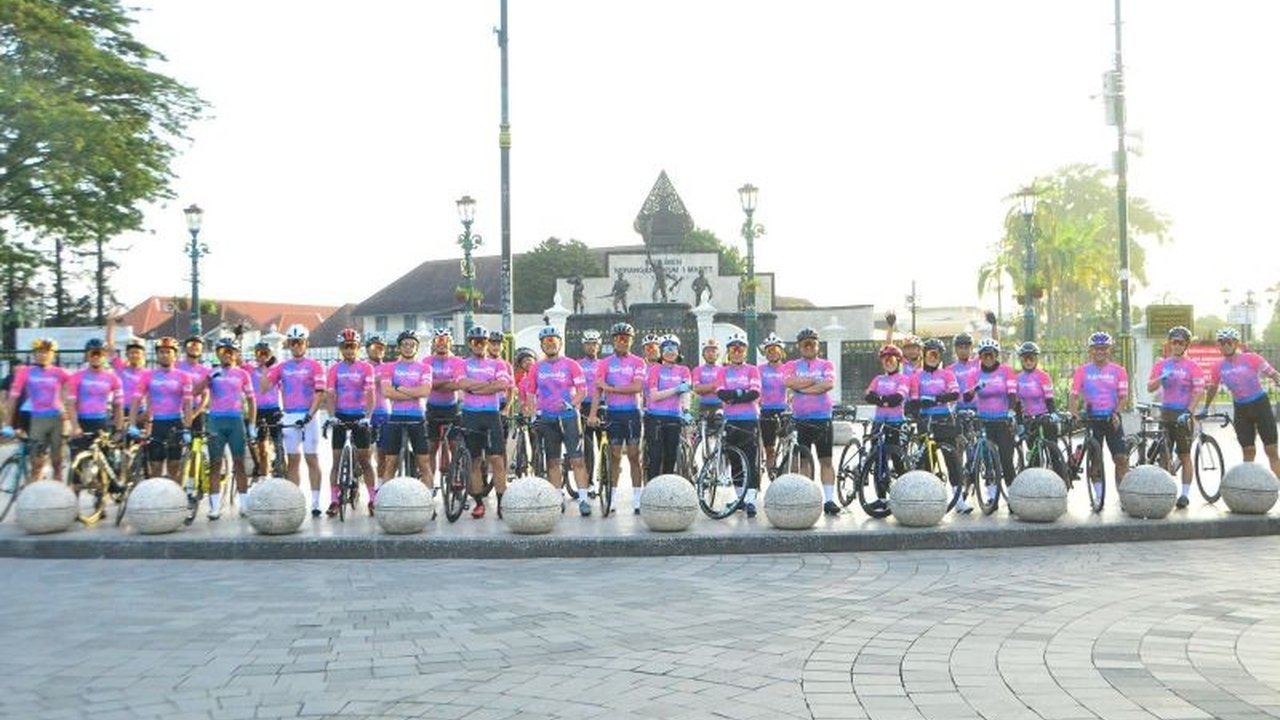 Dua polisi dari Polda Lampung, AKP Heny Gustiana dan Frans Sinurat, meraih prestasi membanggakan di Tour of Kemala 2025 di Yogyakarta,  membuktikan kemampuan anggota Polri di bidang olahraga dan mengharumkan nama institusi.