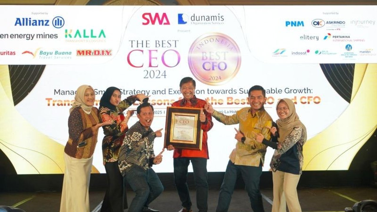 KIT Batang, kawasan industri di Jawa Tengah, berkomitmen mendorong pertumbuhan ekonomi lewat inovasi infrastruktur ramah lingkungan, peningkatan kompetensi pekerja, dan efisiensi energi, serta meraih penghargaan Indonesia Best CEO Award 2024.