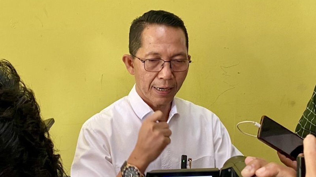 Wali Kota Batam terpilih, Amsakar Achmad, memaparkan strategi untuk meningkatkan investasi di Batam, termasuk pematangan tata ruang, insentif khusus, dan kolaborasi nasional-internasional untuk mencapai target pertumbuhan ekonomi 7,5 persen pada 2025.