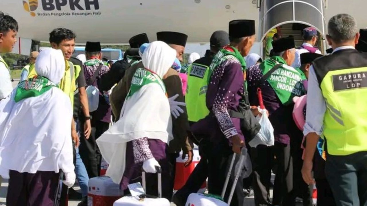 Kementerian Agama Lombok Timur menetapkan kuota haji tahun 2025 sebanyak 719 jemaah, terdiri dari 680 jemaah reguler dan 39 jemaah lanjut usia, dengan masa tunggu hingga 30 tahun.