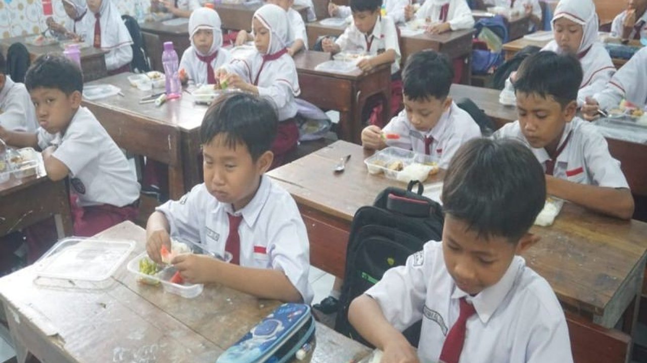 Program Makan Bergizi Gratis (MBG) membutuhkan pendanaan berkelanjutan; optimalisasi pajak, bukan dana zakat, dinilai sebagai solusi yang lebih tepat dan ajeg.