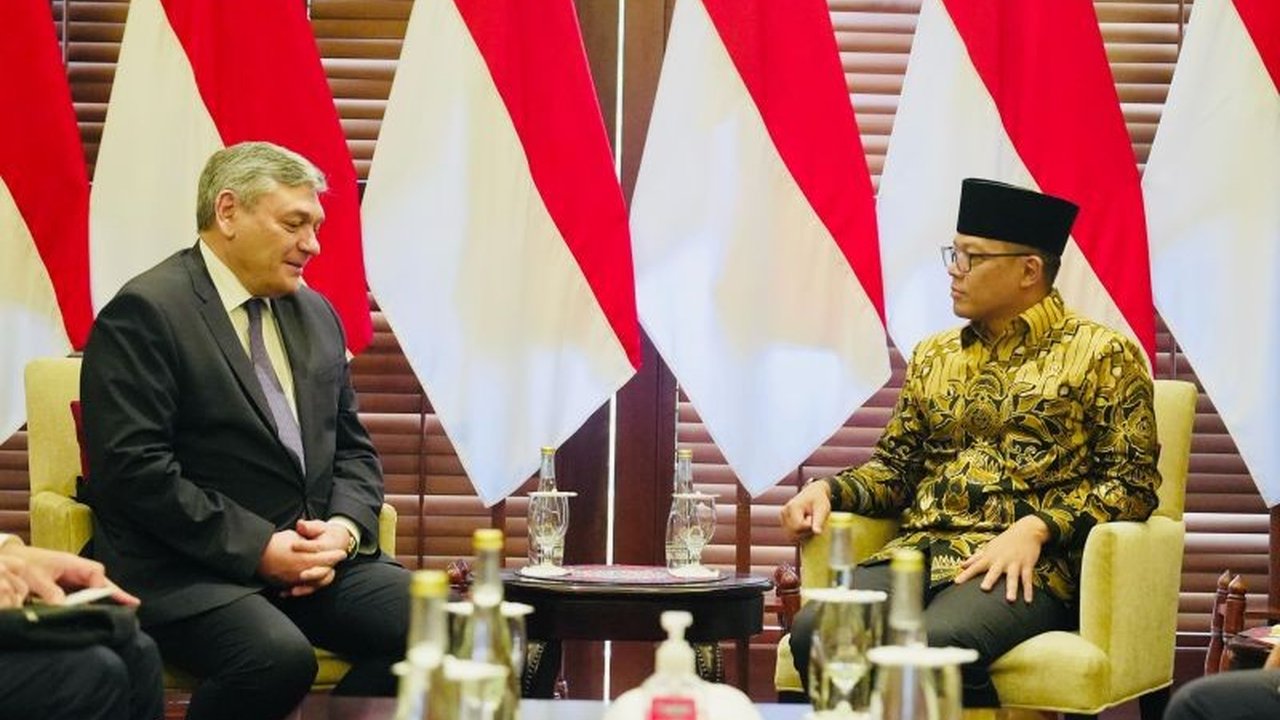 Menteri Luar Negeri Indonesia, Retno Marsudi, membahas kerja sama keamanan pangan dan energi dengan Wakil Menteri Luar Negeri Rusia, Andrey Rudenko, di Jakarta, menekankan pentingnya kolaborasi untuk mencapai ketahanan nasional.
