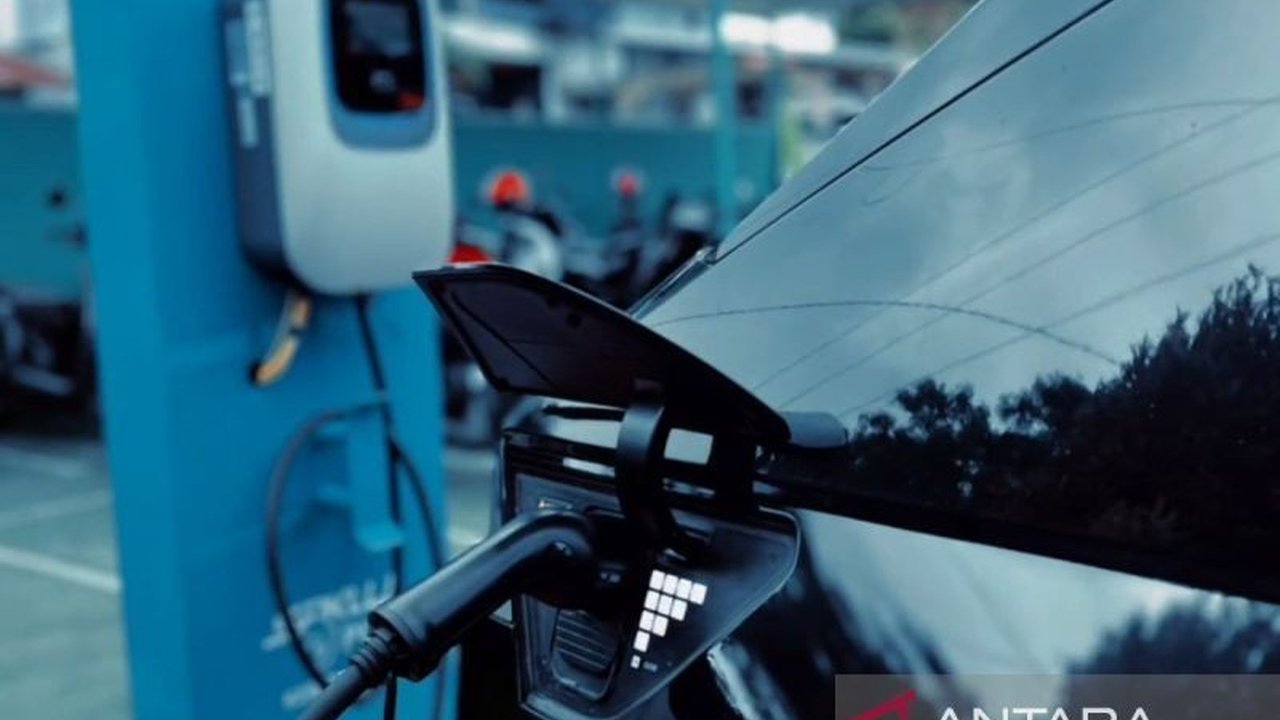 Direktur Utama IBC mengungkapkan Indonesia menyuplai 40-45% bahan baku baterai kendaraan listrik dunia, meskipun pengolahan hilirisasi sebagian besar dilakukan di luar negeri,  membuka peluang strategis bagi Indonesia di tengah persaingan global.