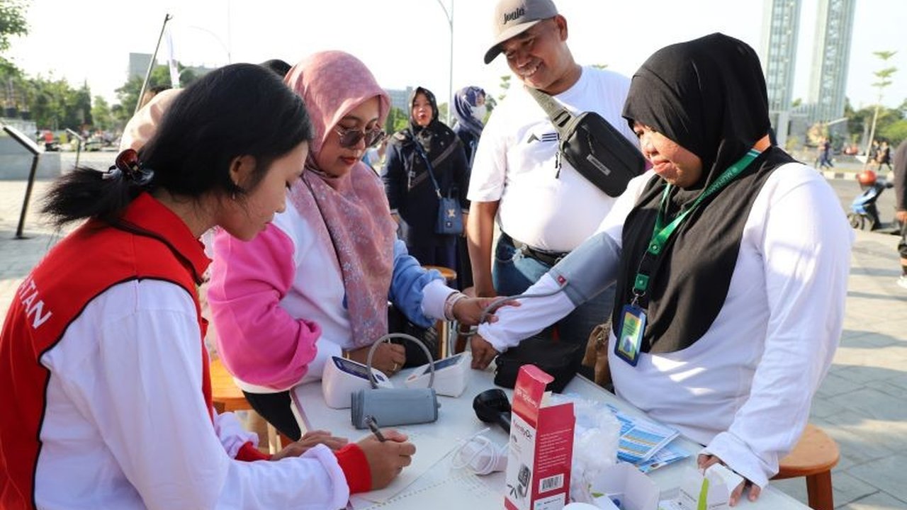 Fakultas Gizi dan Manajemen Informasi Kesehatan (FGMIK) dan Fakultas Ilmu Kesehatan (FIK) Universitas Muhammadiyah Palangkaraya (UMPR) berkolaborasi dalam program pengabdian masyarakat dengan memberikan layanan pengecekan kesehatan gratis dan konsultasi g