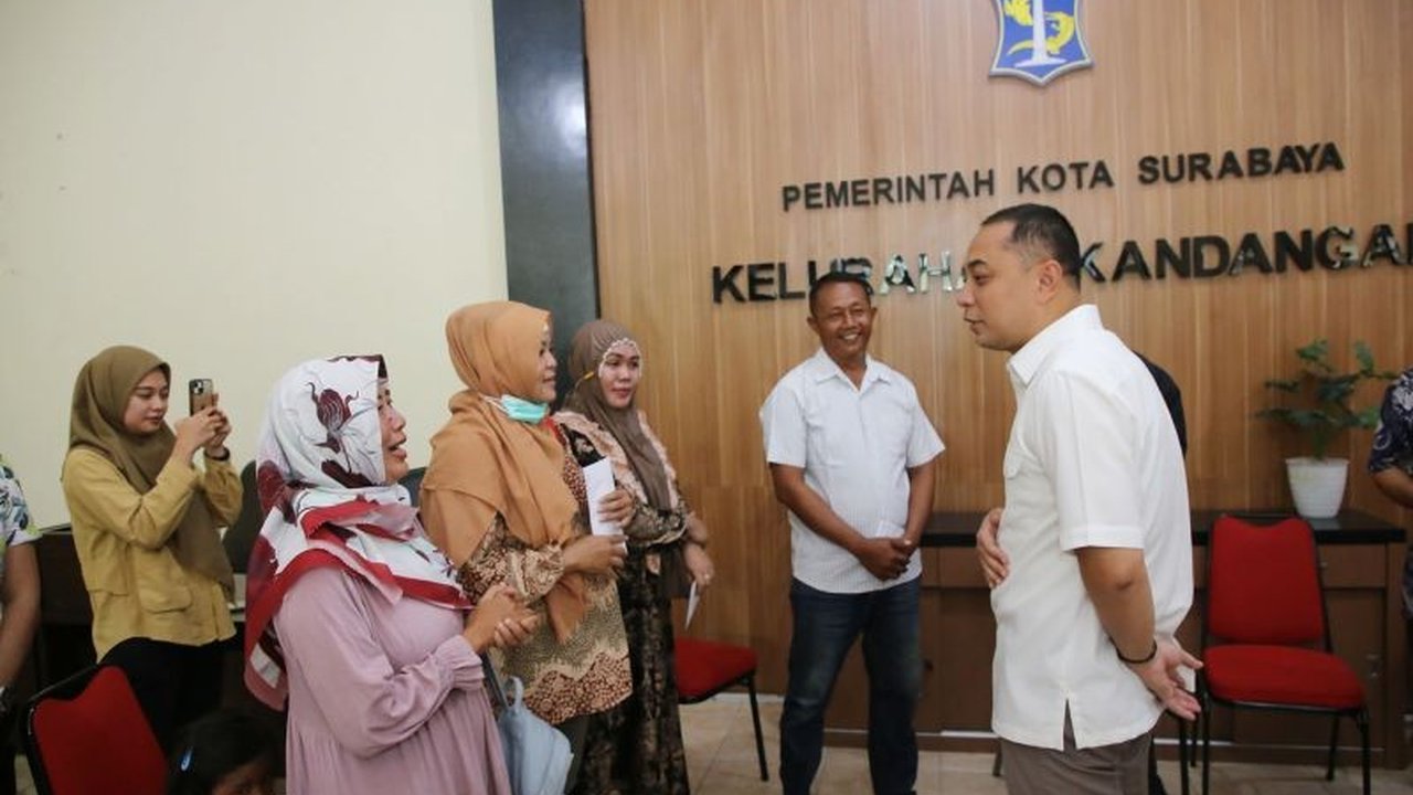 Pemerintah Kota Surabaya berkolaborasi dengan OJK dan BI untuk membantu 11 UMKM yang menjadi korban penipuan pinjol ilegal, mengembalikan nama baik dan data mereka.
