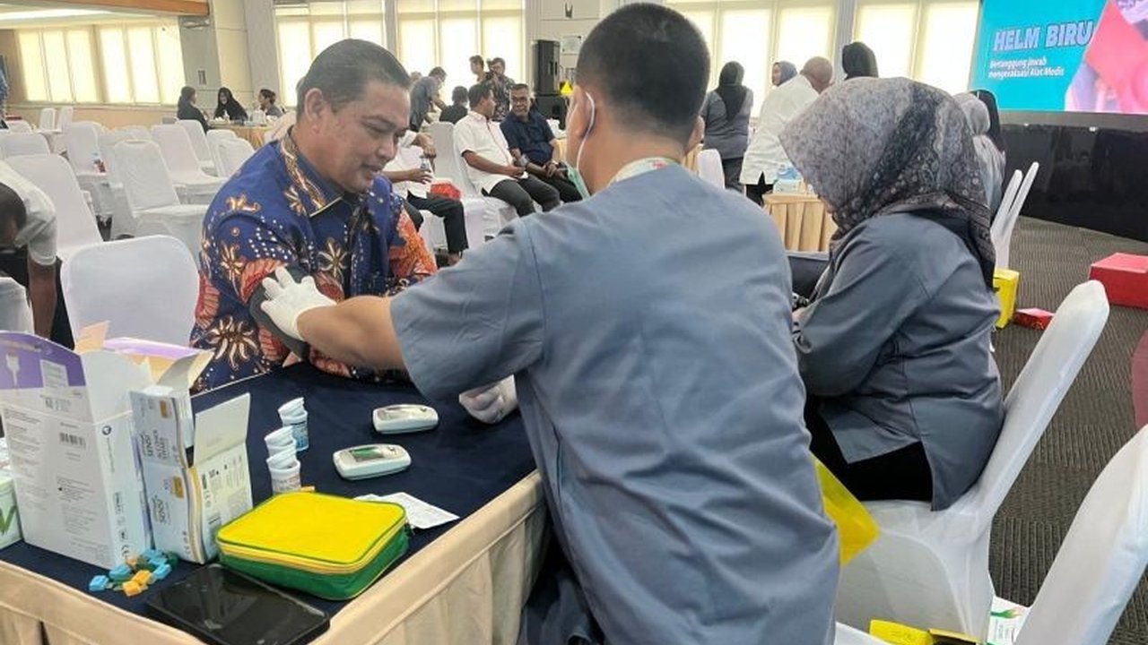 Gubernur dan Wakil Gubernur terpilih Kalimantan Barat, Ria Norsan dan Krisantus Kurniawan, tengah menjalani serangkaian persiapan jelang pelantikan pada 20 Februari 2025 di Istana Merdeka, termasuk registrasi di Kemendagri, pemeriksaan kesehatan, dan glad