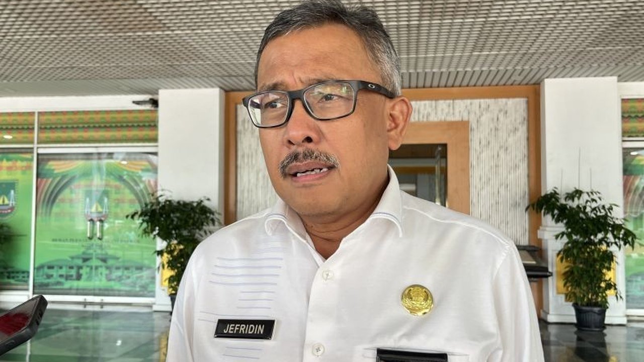 Pemerintah Kota Batam berhasil melakukan penghematan anggaran sekitar Rp60 miliar pada tahun 2025 melalui efisiensi berbagai pos belanja, tanpa mengurangi layanan publik dan kesejahteraan honorer.