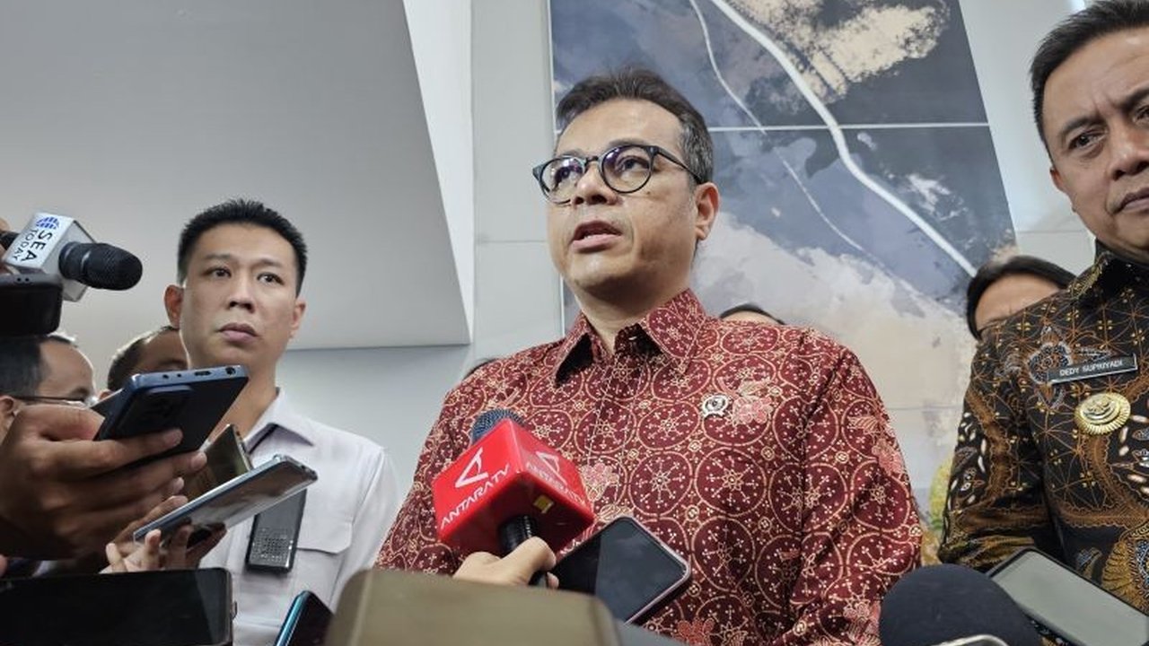 Pemerintah Indonesia berkolaborasi dengan berbagai pihak, termasuk perusahaan teknologi global dan universitas, untuk mengatasi kekurangan talenta digital dan mencapai target 9 juta talenta digital pada tahun 2030.