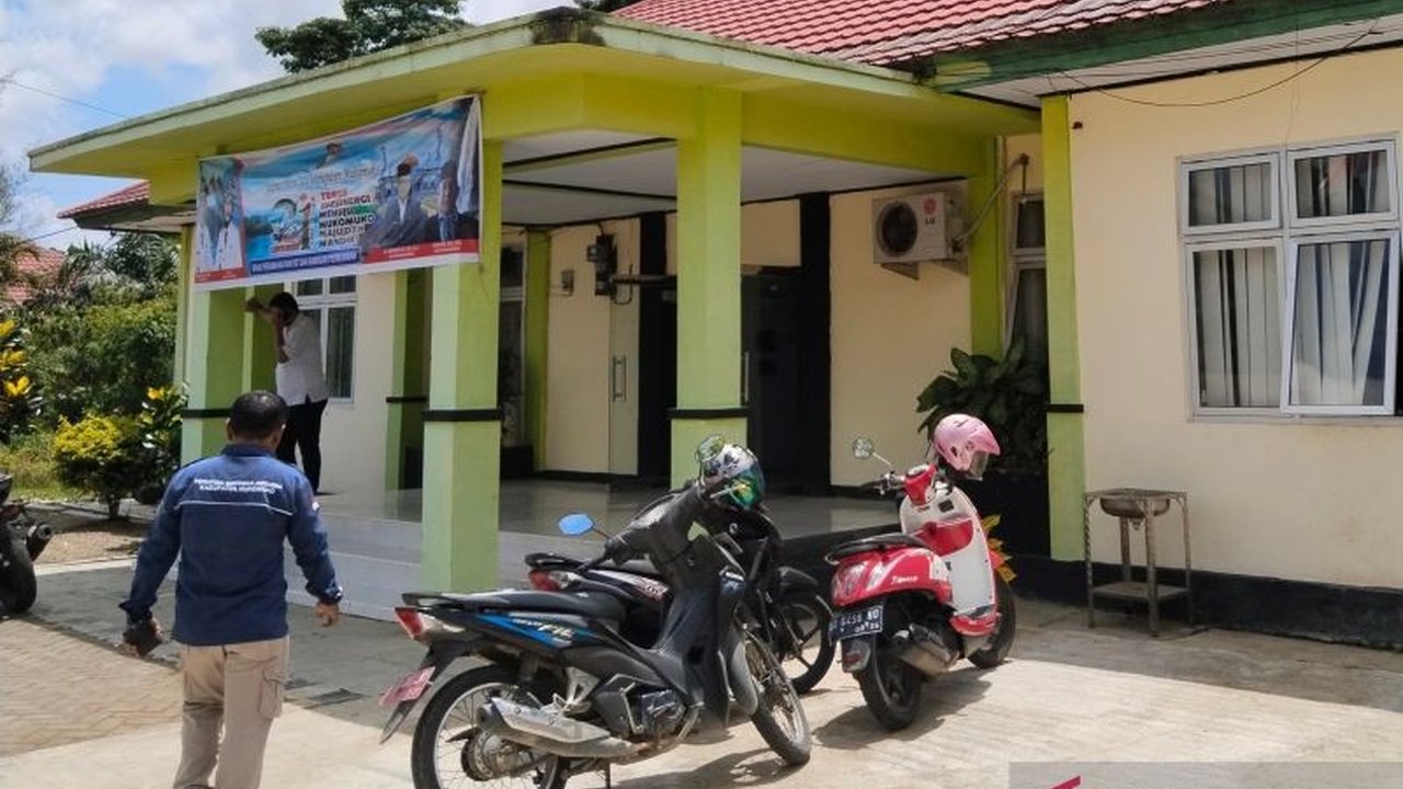 Pemerintah Kabupaten Mukomuko, Bengkulu, menargetkan penyelesaian rehabilitasi 40 rumah tidak layak huni (RTLH) pada tahun 2025 dengan anggaran Rp20 juta per rumah, melibatkan peran aktif kepala desa.