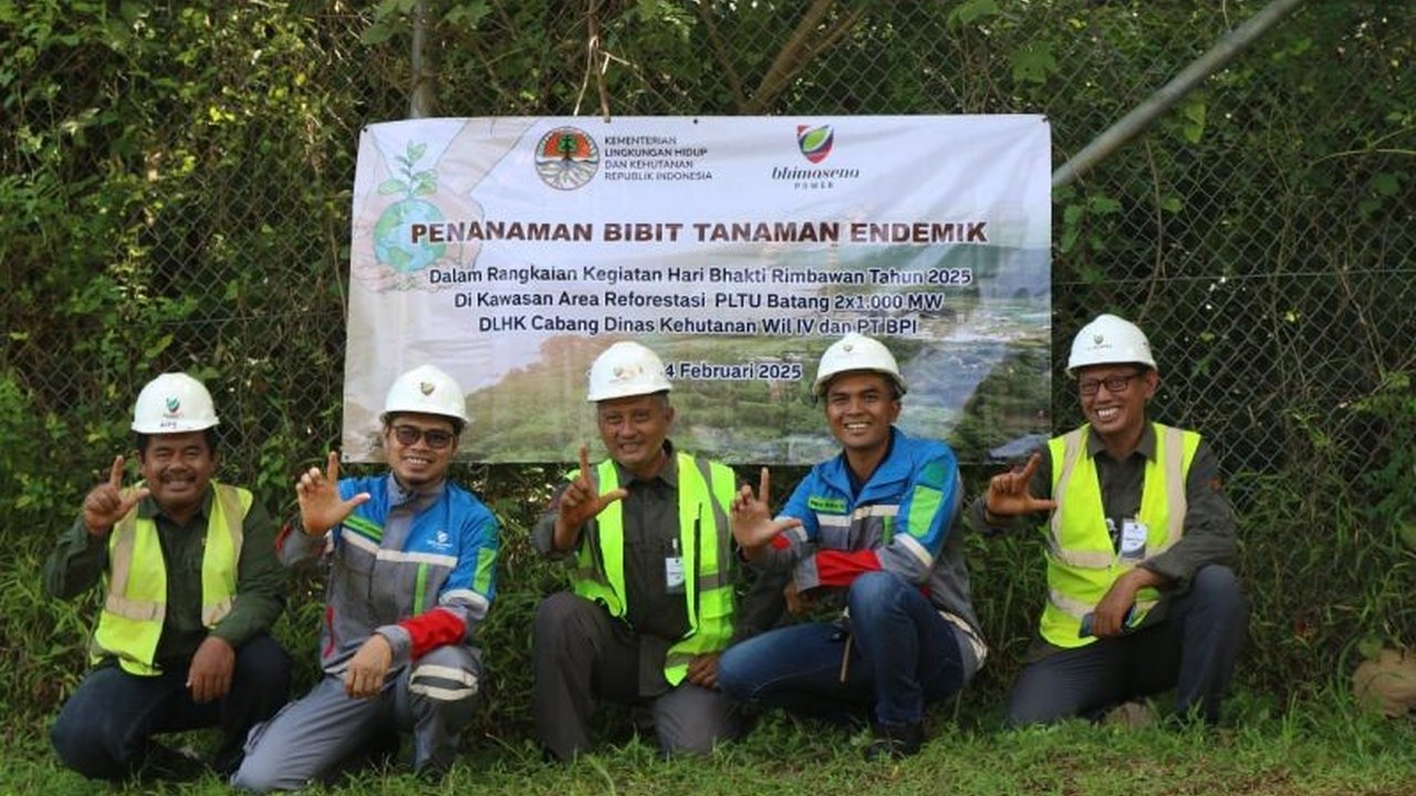 Dinas Kehutanan Pekalongan dan PT Bhimasena Power Indonesia berkolaborasi menanam 30 pohon Plalar langka di area reforestasi PLTU Batang untuk mendukung konservasi keanekaragaman hayati dan memperingati Hari Bhakti Rimbawan.