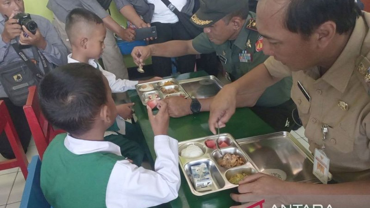 Program Makan Bergizi Gratis (MBG) di Banyumas, Jawa Tengah, telah diperluas jangkauannya hingga 25.000 siswa, namun petani pemasok bahan pangan menghadapi kendala finansial.