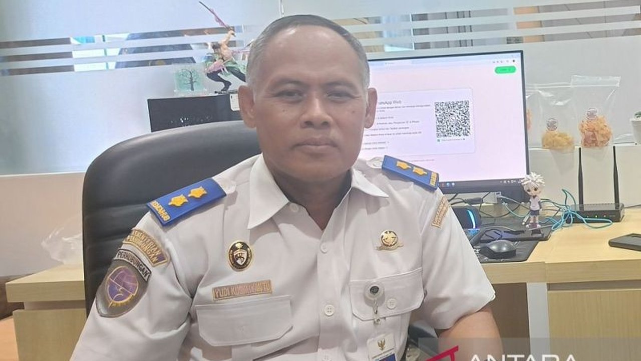 Kantor Kesyahbandaran dan Otoritas Pelabuhan (KSOP) Samarinda menyelidiki kerugian negara setelah sebuah tongkang menabrak Jembatan Mahakam pada Minggu sore, 16 Februari 2024, dan tengah memeriksa nakhoda dan kru kapal untuk mengetahui penyebabnya.