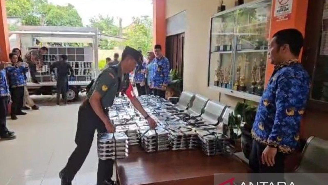 Kabupaten Sragen, Jawa Tengah, memulai program Makan Bergizi Gratis (MBG) dengan tiga satuan pelayanan yang mendistribusikan lebih dari 5.000 porsi makanan bergizi kepada ibu hamil, ibu menyusui, balita, dan siswa.