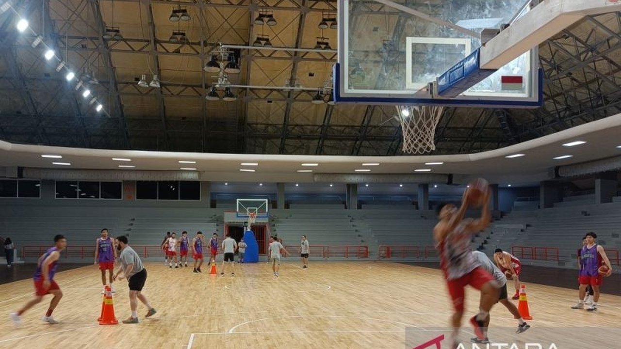 Timnas basket putra Indonesia berangkat ke Australia untuk menghadapi laga FIBA Asia Cup 2025 Qualifiers melawan Australia dan Korea Selatan, dengan persiapan singkat namun optimistis meraih hasil maksimal.