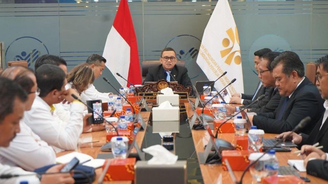 KemenP2MI dan Kadin Indonesia sepakat berkolaborasi untuk meningkatkan kualitas pelatihan dan penempatan CPMI, mengurangi ketergantungan pada pekerjaan domestik, dan membuka peluang kerja terampil di luar negeri.