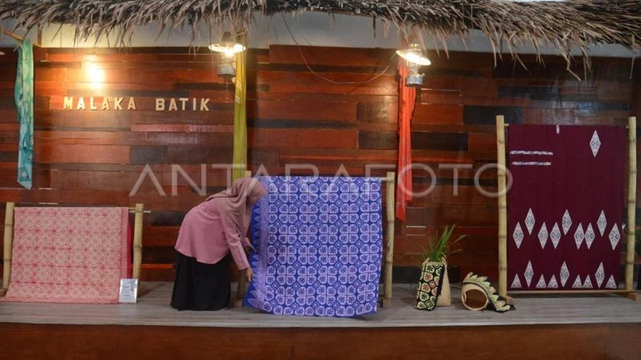 Bank Syariah Indonesia (BSI) Aceh telah menyalurkan Kredit Usaha Rakyat (KUR) sebesar Rp3,98 triliun kepada 49.735 pelaku UMKM di Aceh pada tahun 2024, melampaui target awal dan mendorong pertumbuhan ekonomi lokal.
