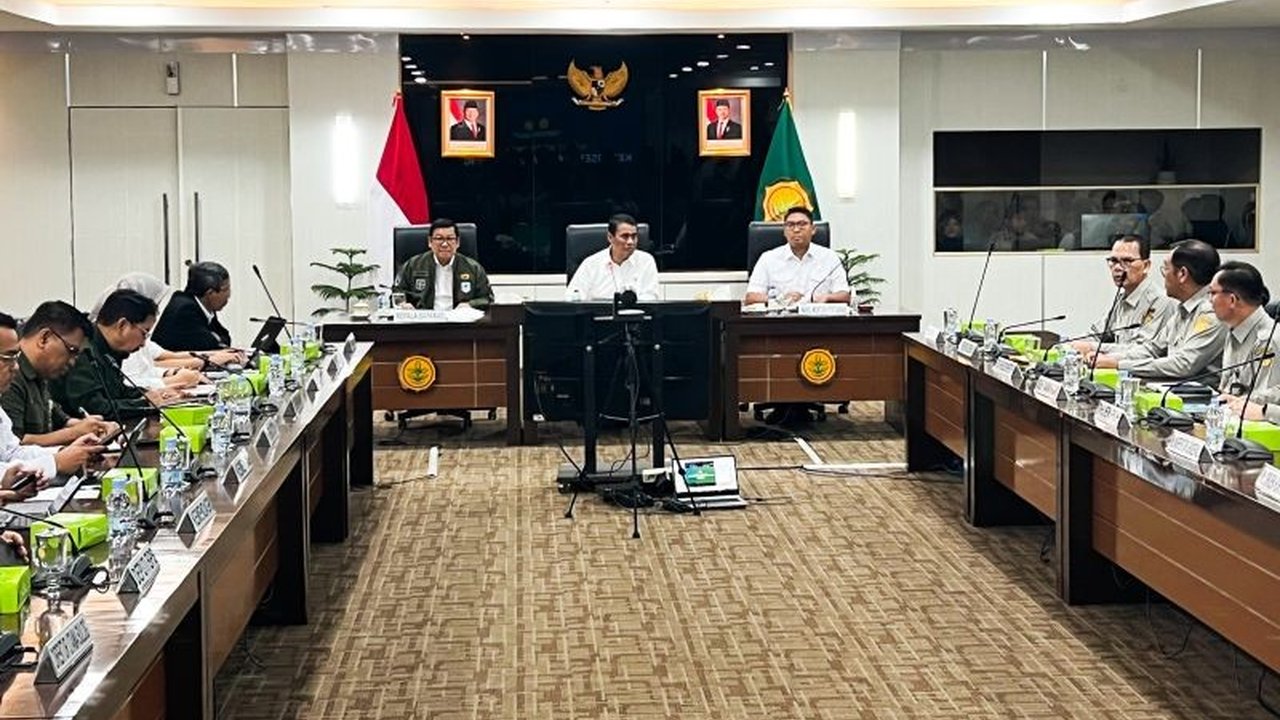 Mentan Andi Amran sampaikan arahan Presiden Prabowo Subianto untuk menjaga kestabilan harga sembilan bahan pokok menjelang Ramadhan dan Idul Fitri 2025 guna menjamin kesejahteraan masyarakat.