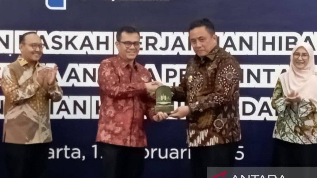 Kementerian Komunikasi dan Informatika (Kemkominfo) menerima hibah lahan 2,5 hektare dari Kabupaten Bekasi untuk pengembangan Balai Pelatihan dan Pengembangan Teknologi Informasi dan Komunikasi (BPPTIK) dan percepatan penciptaan talenta digital.