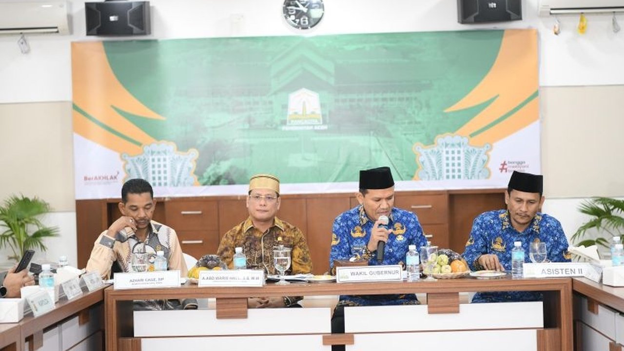 Wakil Gubernur Aceh meminta DPD RI memperjuangkan agar Dana Otonomi Khusus Aceh tidak dipotong dan bahkan ditambah, mengingat kebutuhan pembangunan dan tingginya angka kemiskinan di Aceh, sementara DPD RI menyatakan kesediaannya memperjuangkan hal tersebu