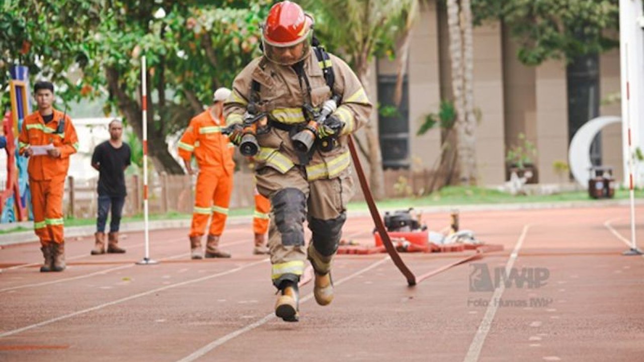 PT Indonesia Weda Bay Industrial Park (IWIP) di Maluku Utara giat meningkatkan kesadaran keselamatan dan kesehatan kerja (K3) melalui berbagai kegiatan edukasi dan lomba, sejalan dengan komitmen pemerintah.